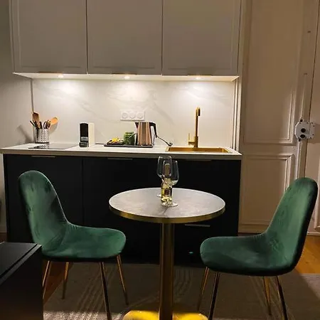 Chic Montmartre Opera Apartment